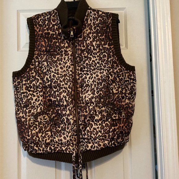 Women's Winter Puffer Vest with Detachable Hood - Picture 2 of 10